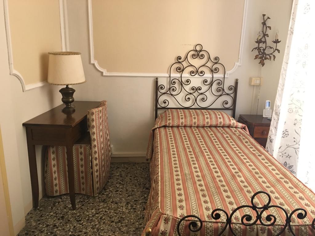 Centro Storico Pisa Bed & Breakfast Phòng bức ảnh